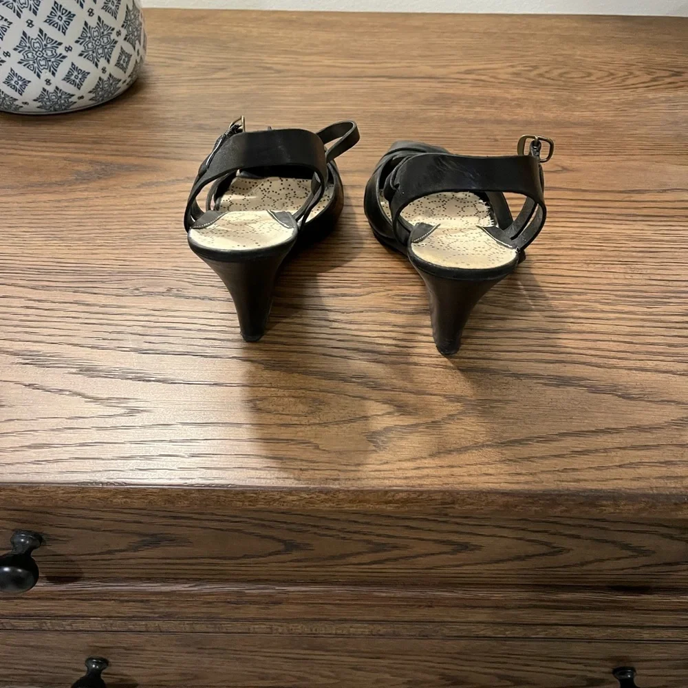 Kenneth Cole, Black wedge sandal, 7.5M - Picture 2 of 9